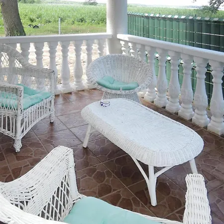 In Nowe Warpno, Cleaning Included Holiday home