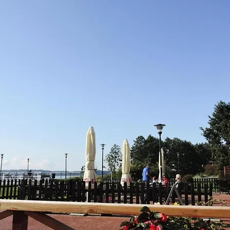 In Nowe Warpno, Cleaning Included Holiday home